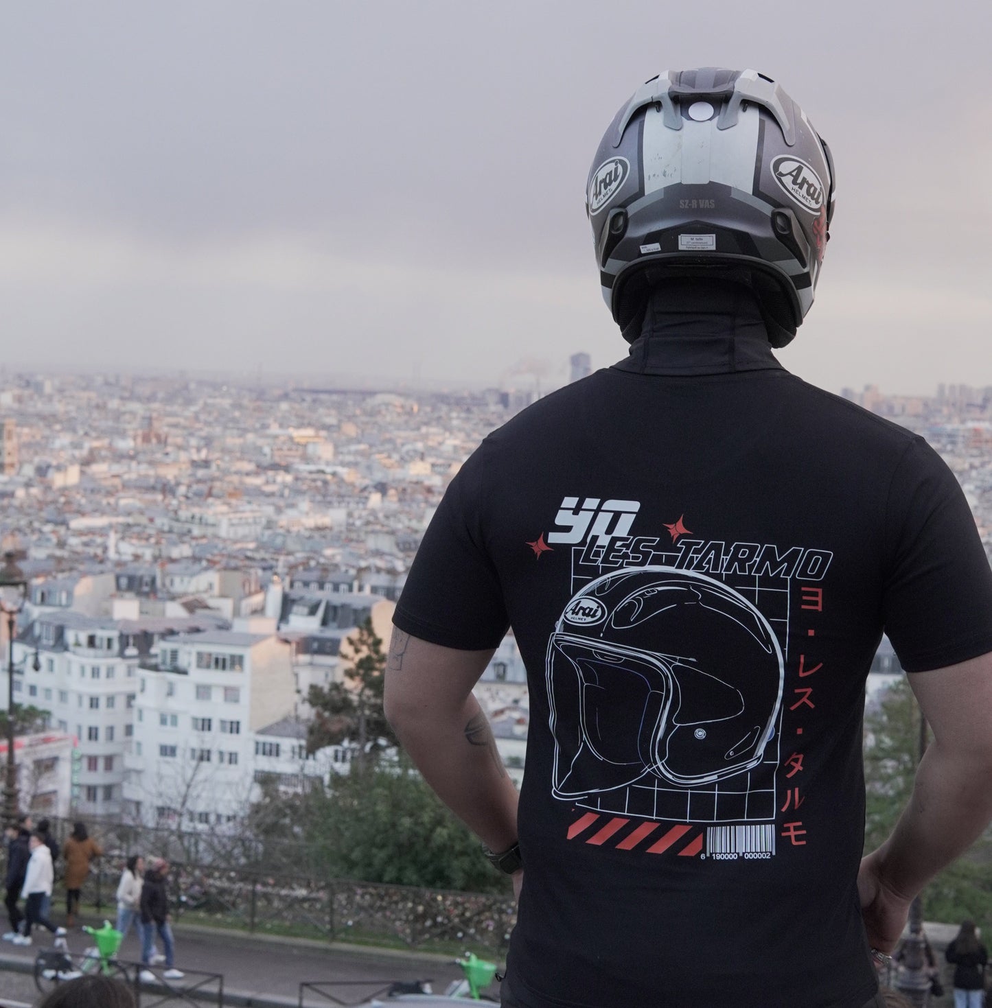 Précommande ton Tee shirt unisexe "YO LES TARMO" Collection Retro Arai Japan + 1 cadeau 🎁